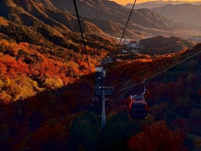 Autumn at Mutianyu Great Wall and the cable car