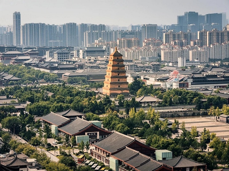 Giant Wild Goose Pagoda and historic Xi'an cityscape
