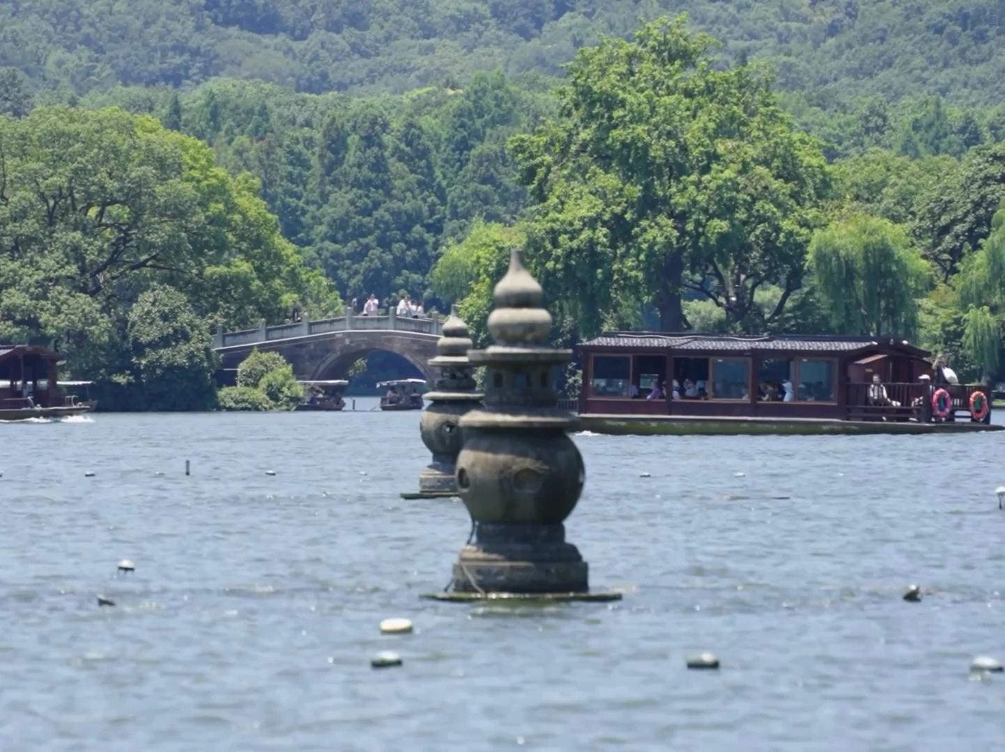 Hangzhou West Lake Scenic Boat Ride and Traditional Landscape View