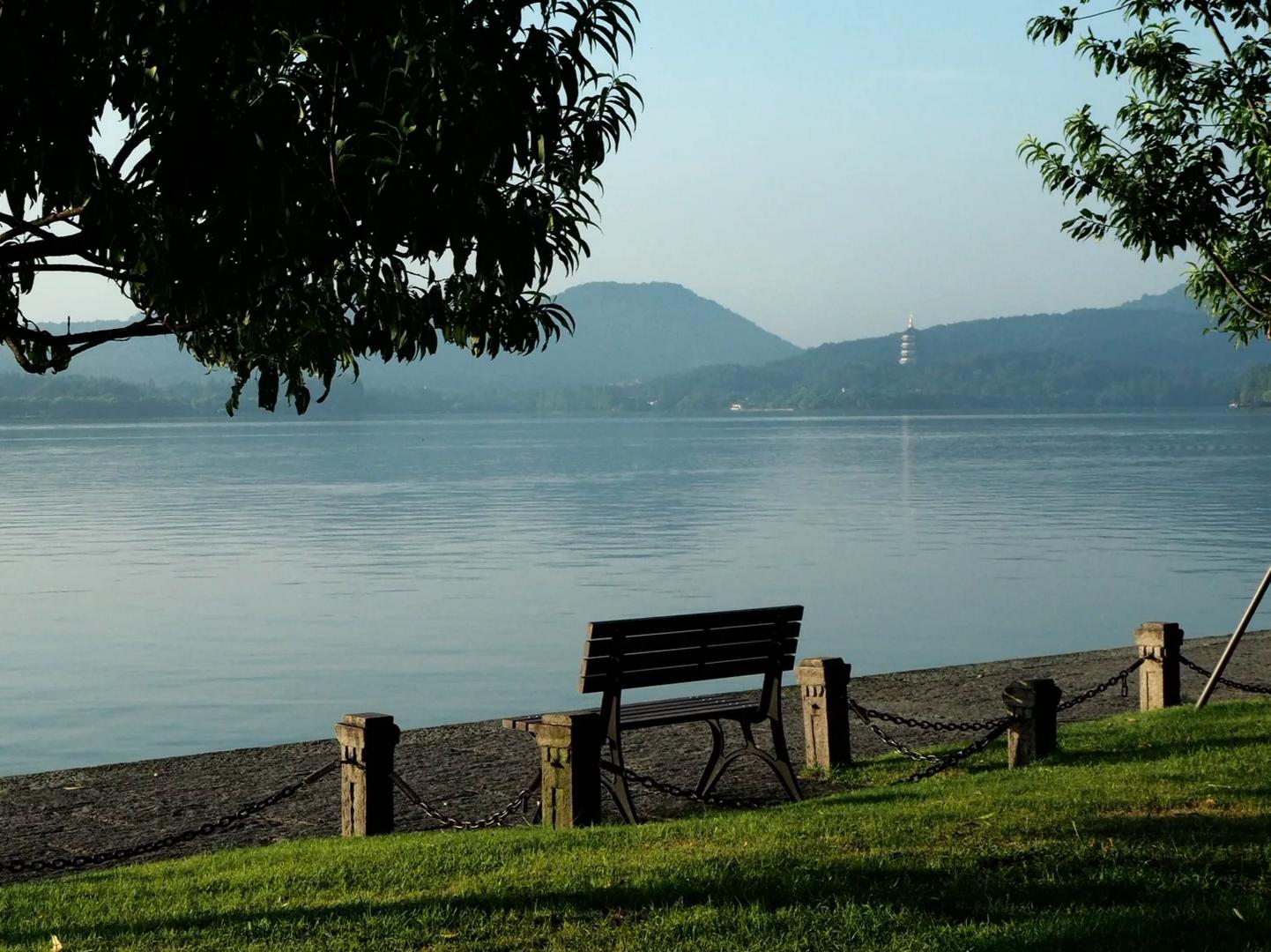 Peaceful West Lake Shore Scenery in Hangzhou Peaceful West Lake Shore Scenery in Hangzhou