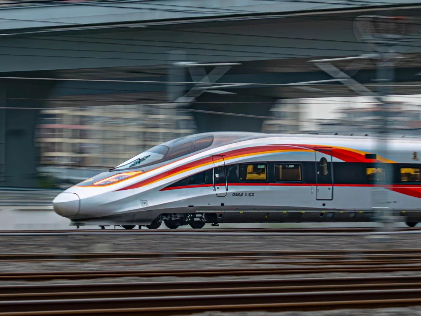 Speeding CR400AF?S Fuxing Intelligent High?Speed Train