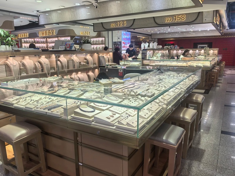 Jewelry booths inside Beijing Hongqiao Market