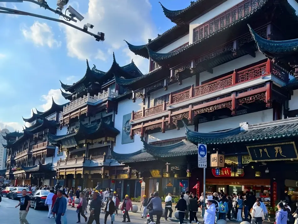 Street View of Yuyuan Bazaar Street View of Yuyuan Bazaar