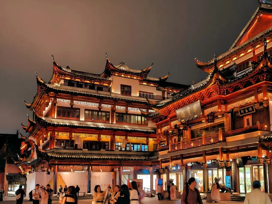 Yuyuan Garden at Night, Shanghai Old Town Yuyuan Garden at Night, Shanghai Old Town