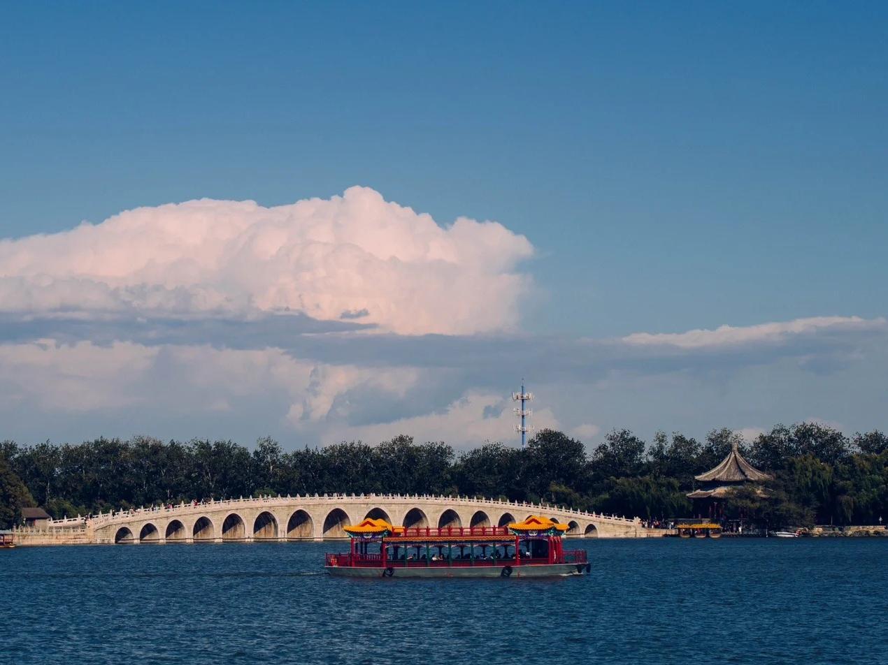 Seventeen?Arch Bridge and cruise boat in Summer Palace Seventeen?Arch Bridge and cruise boat in Summer Palace