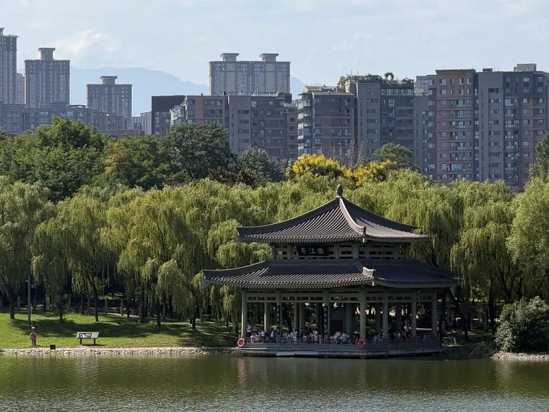 Lakeside Chinese pavilion in Xi'an city park Lakeside Chinese pavilion in Xi'an city park