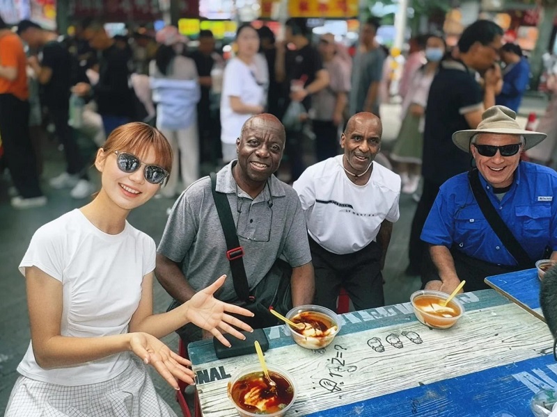 International Visitors Enjoy Street Food at Xi'an Muslim Quarter