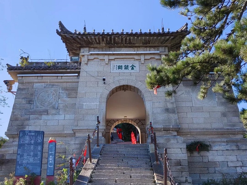 Jinsuo Pass Historic Gate on Huashan Mountain