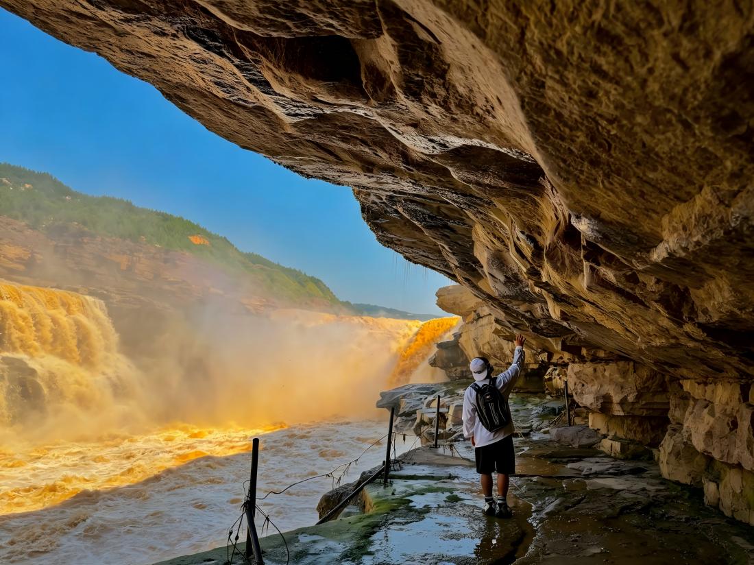Hukou Waterfall Cave View Hukou Waterfall Cave View